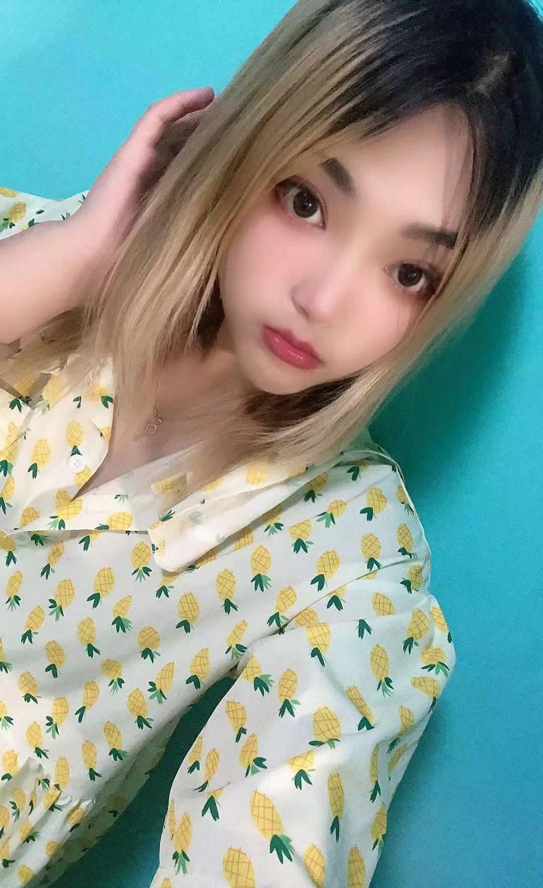 可爱听话的杭州女孩，想不到还有胸器b人